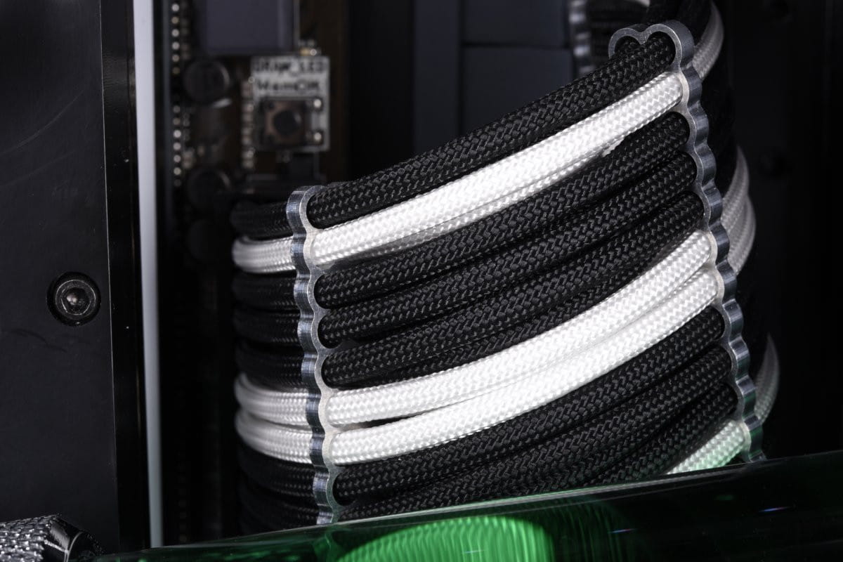 Alphacool AlphaCord Sleeve 4mm - 3,3m (10ft) - Acid Purple (Paracord 550 Typ 3) : image 2