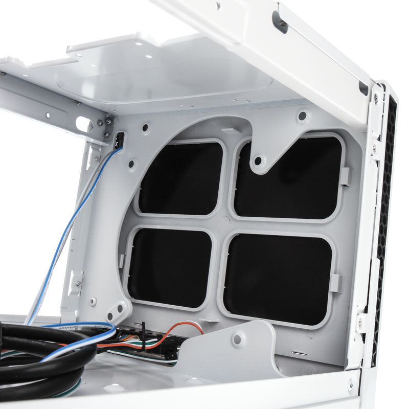 Silverstone sst-sg13wb-q sugo prostor za sprednji ventilator ali radiator