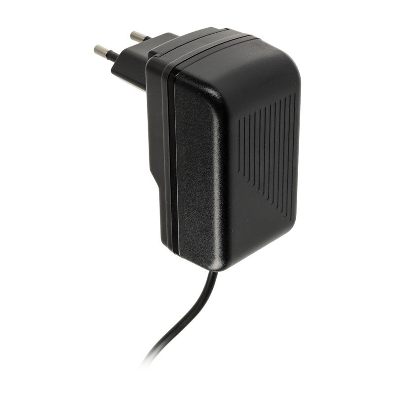 Akasa 15 watt USB Type C power supply compatible with Raspberry Pi 4, black : image 2