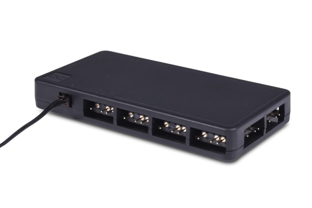 Alphacool Core 11x 3-Pin DRGB splitter with SATA power connector : image 4