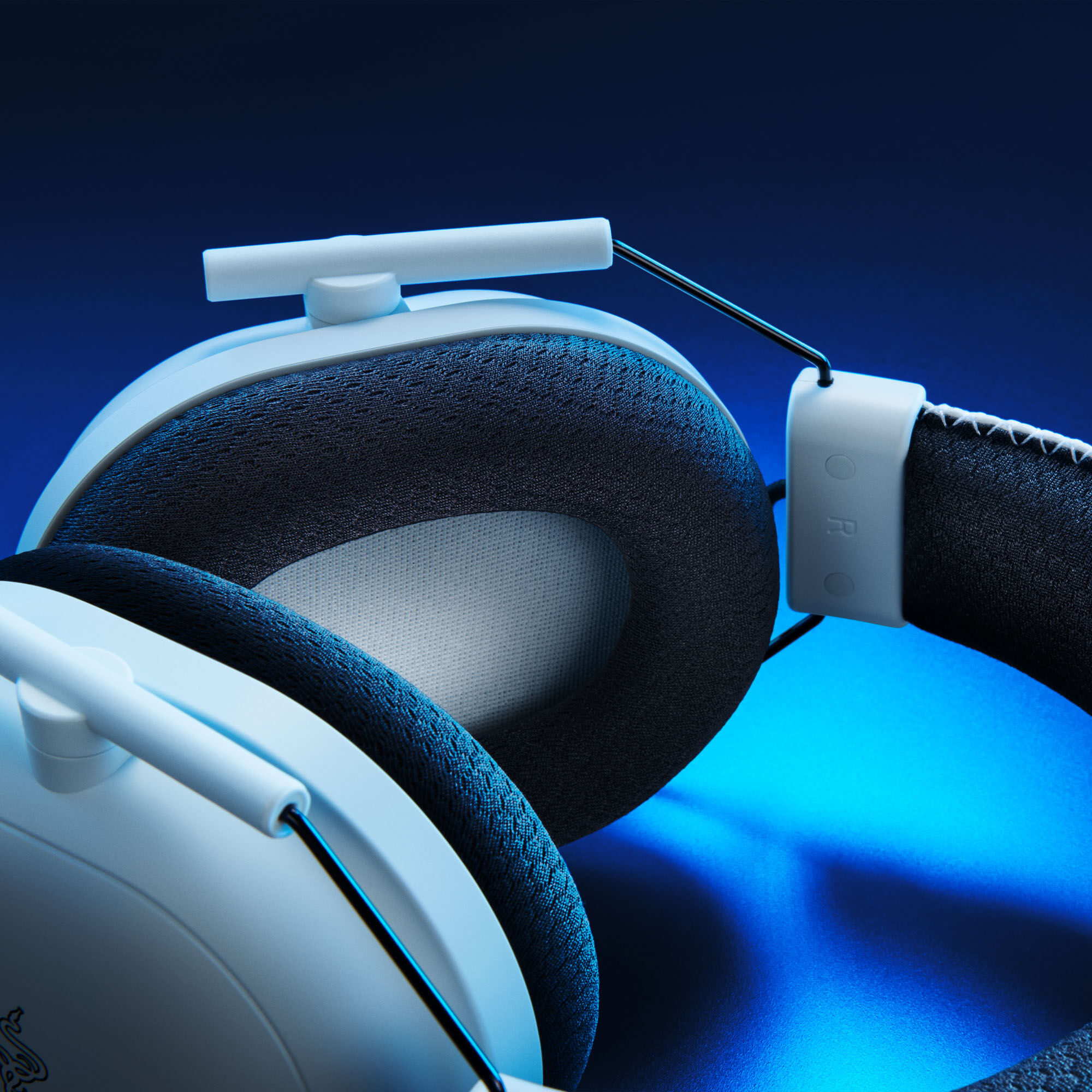 Razer BlackShark V2 Pro for PlayStation and Xbox Wireless Esports Gaming Headset - white