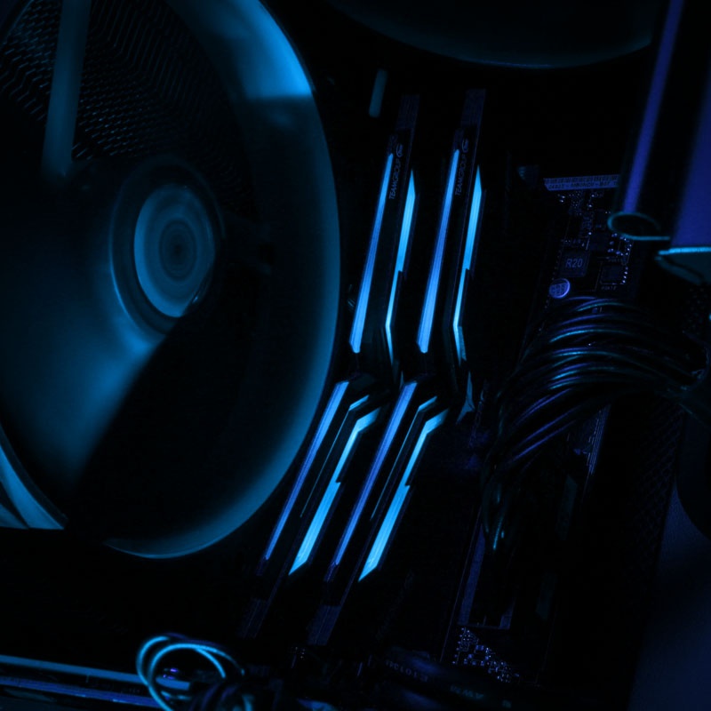 Team Group T-Force Nighthawk, blue LED, DDR4-3200, CL16 - 16 GB kit