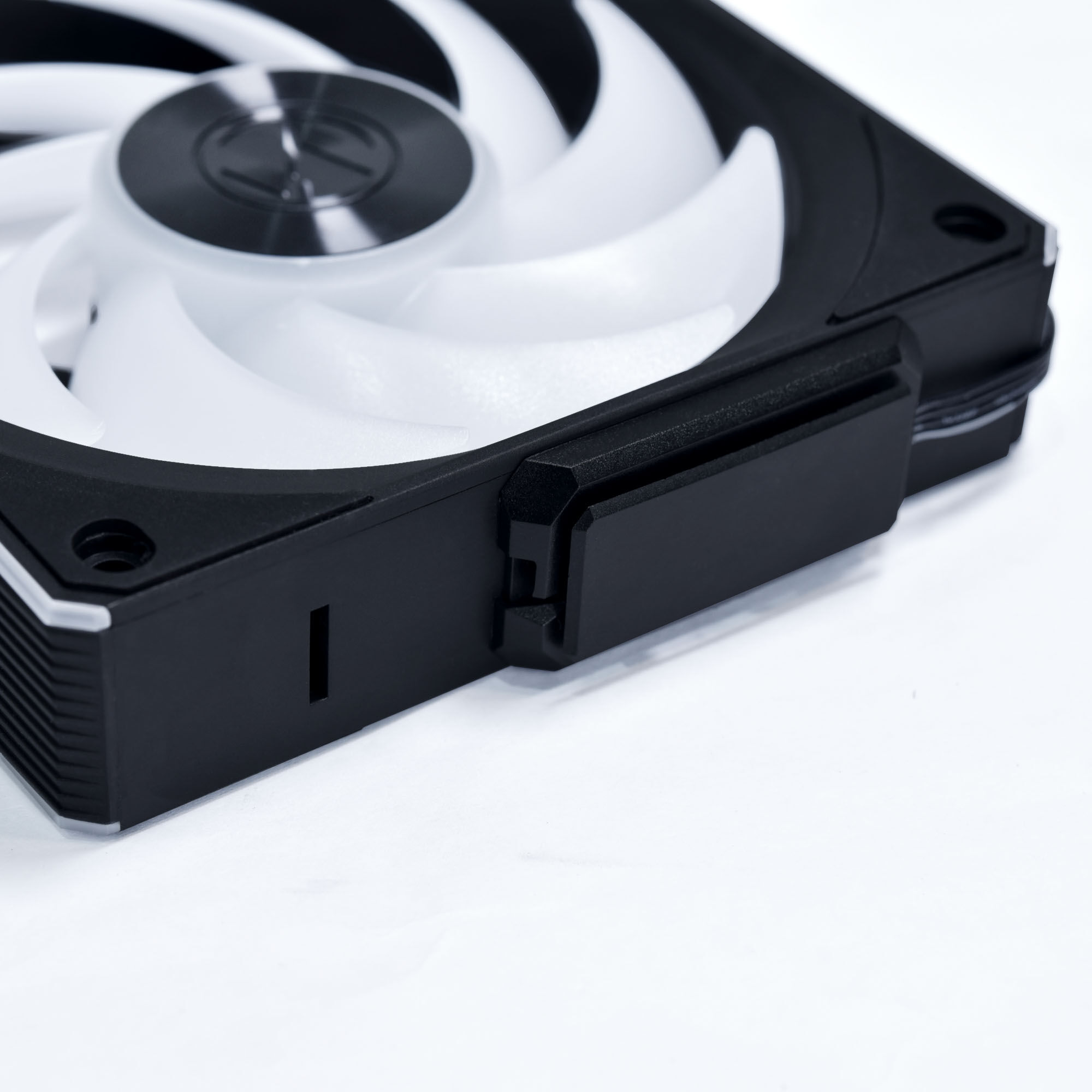 Lian Li UNI FAN CL Wireless Fan - 120mm, black : image 9