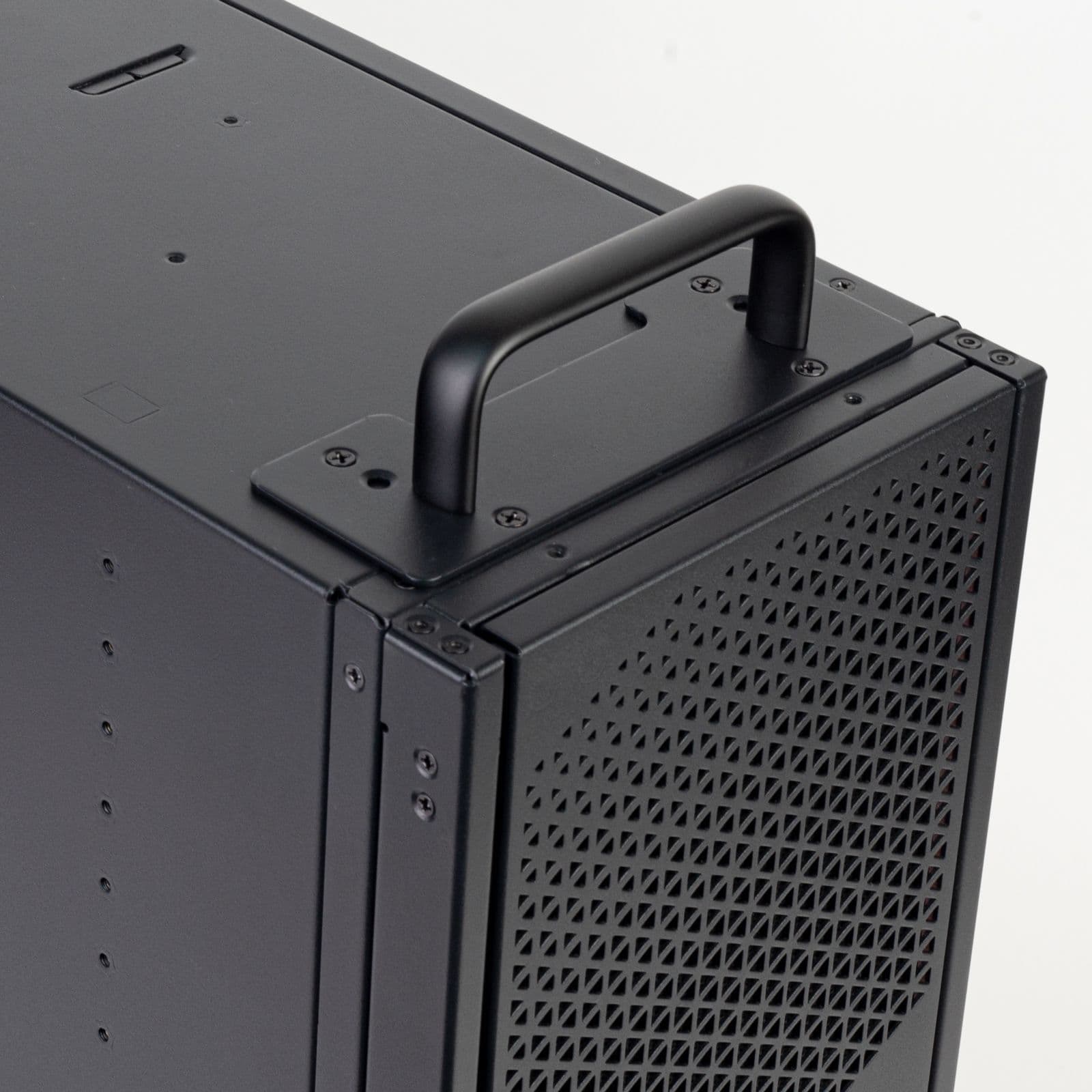 Silverstone SST-RAC-CF4-440 Case Feet and Handle Bar for Rackmount (RM44, RM-46-502-I, RM47-502-I)