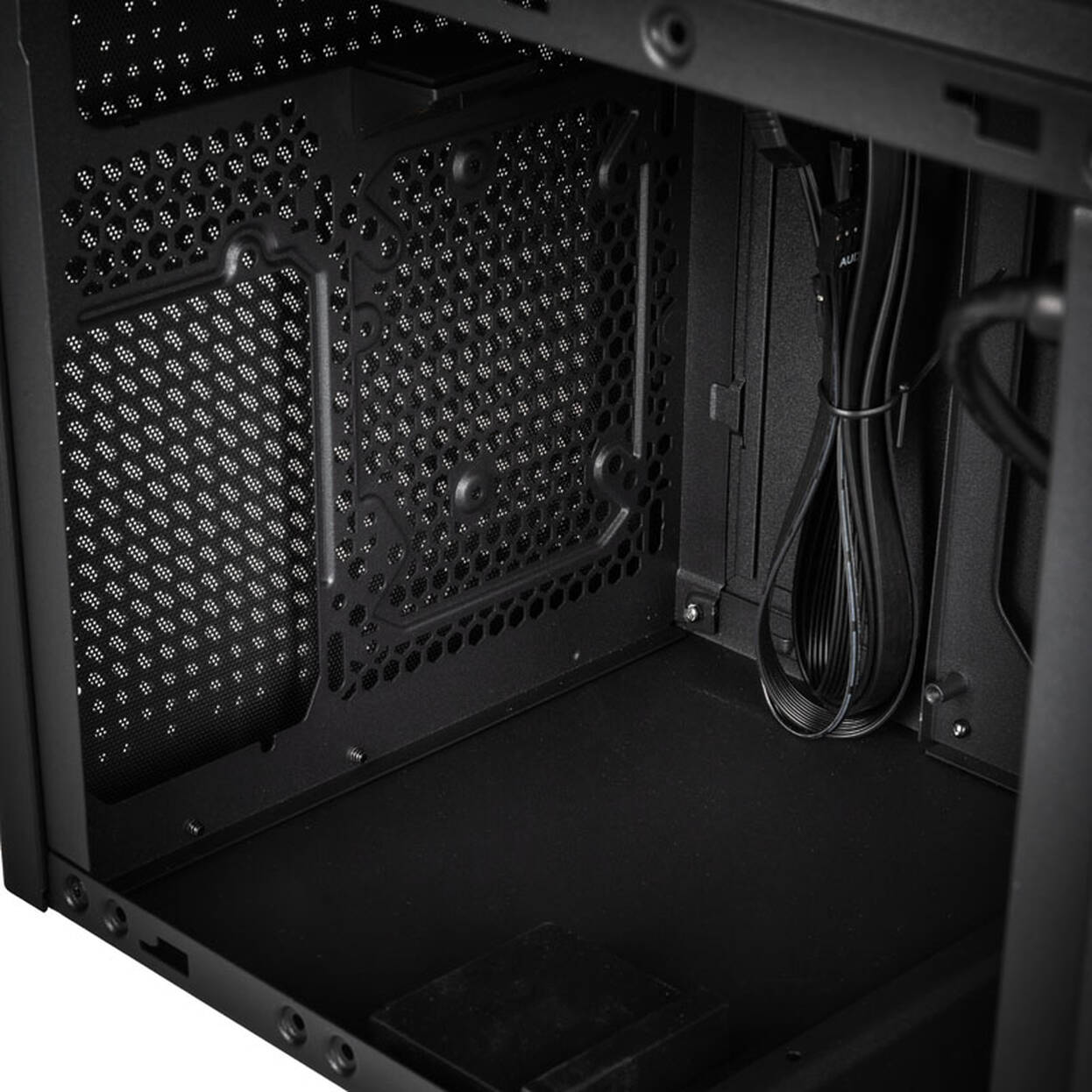 SilverStone SST-SG16B Mini-ITX case - black : image 8