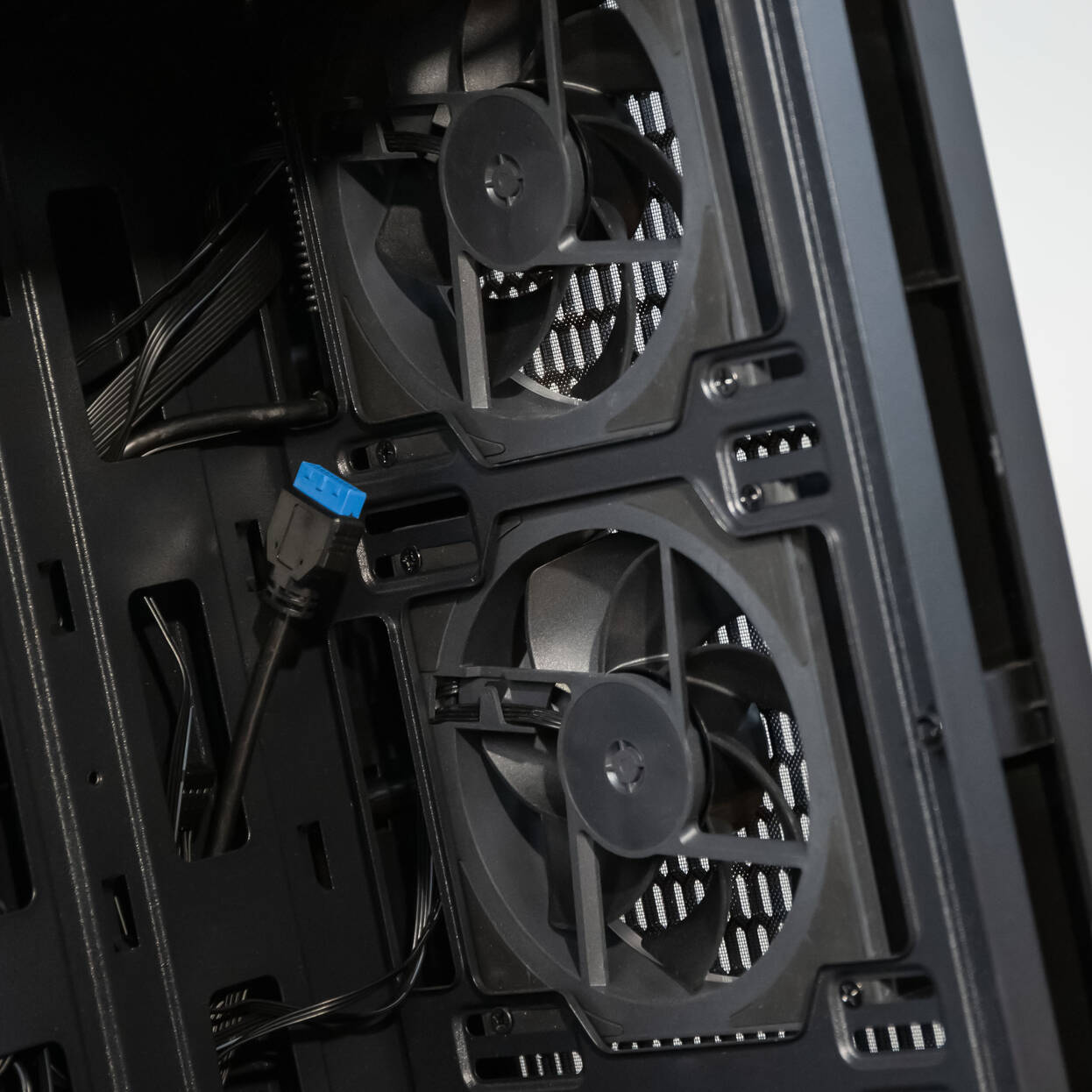 Kolink AM2 ARGB PC Case, Midi-Tower, ATX, Tempered Glass – includes 4x 120mm fans, black : image 11