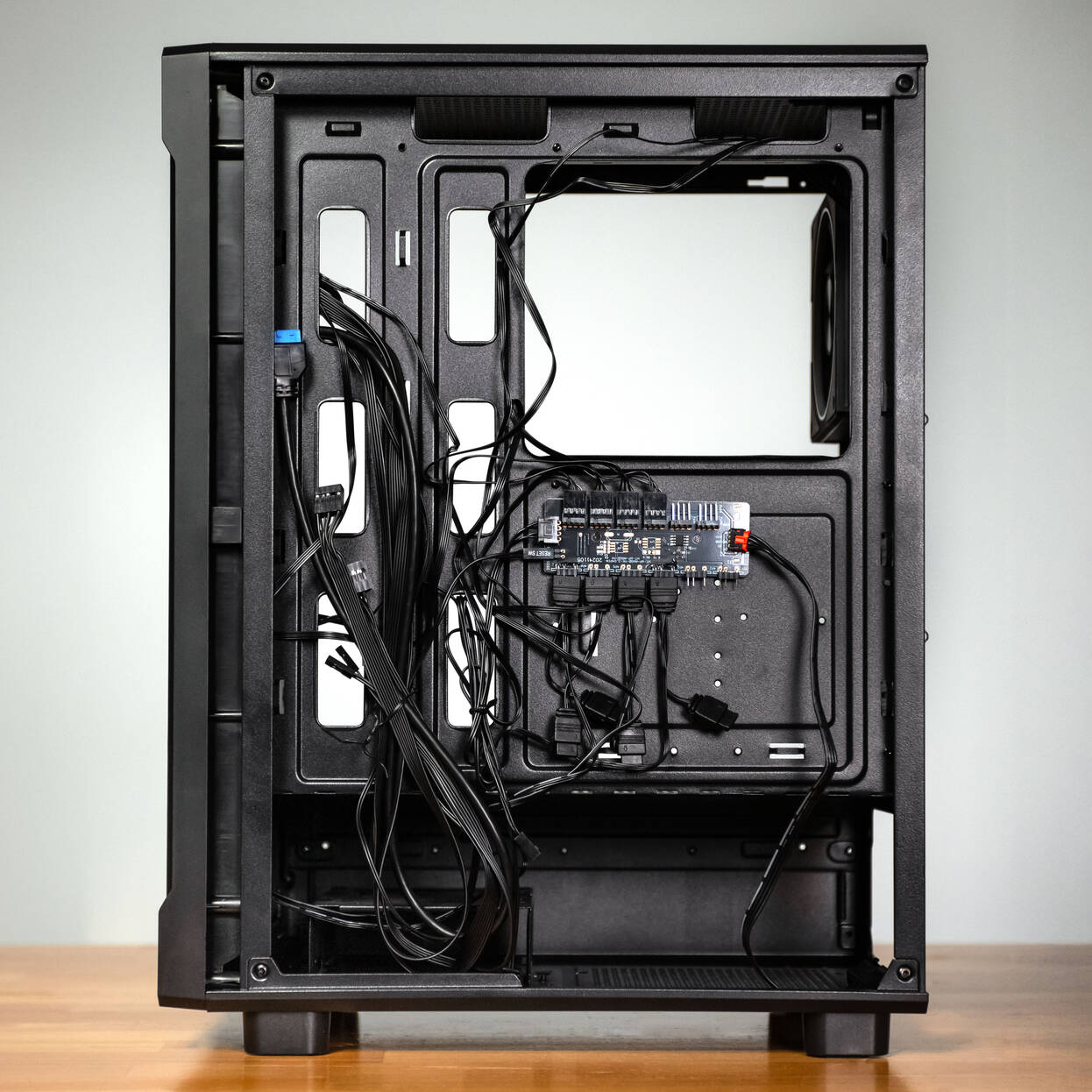 Kolink AM2 ARGB PC Case, Midi-Tower, ATX, Tempered Glass – includes 4x 120mm fans, black : image 7